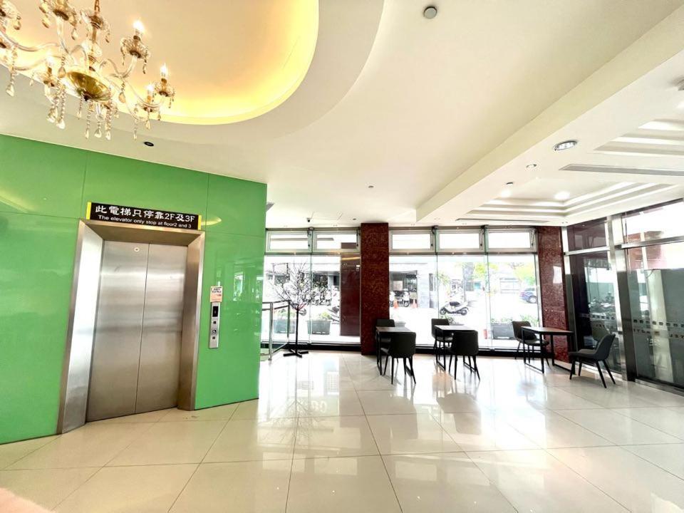 Tie Dao Hotel Tainan Exterior foto