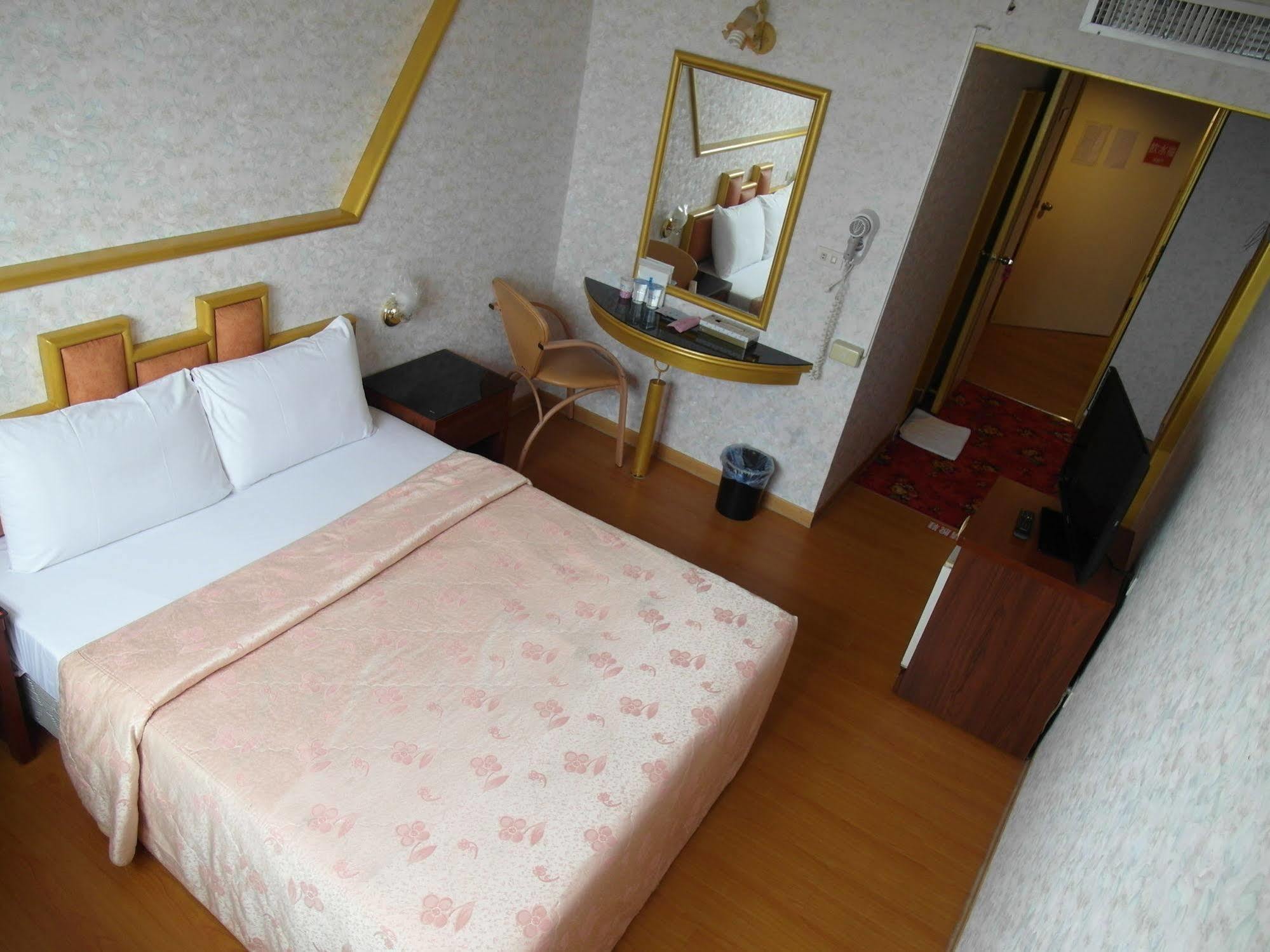 Tie Dao Hotel Tainan Exterior foto
